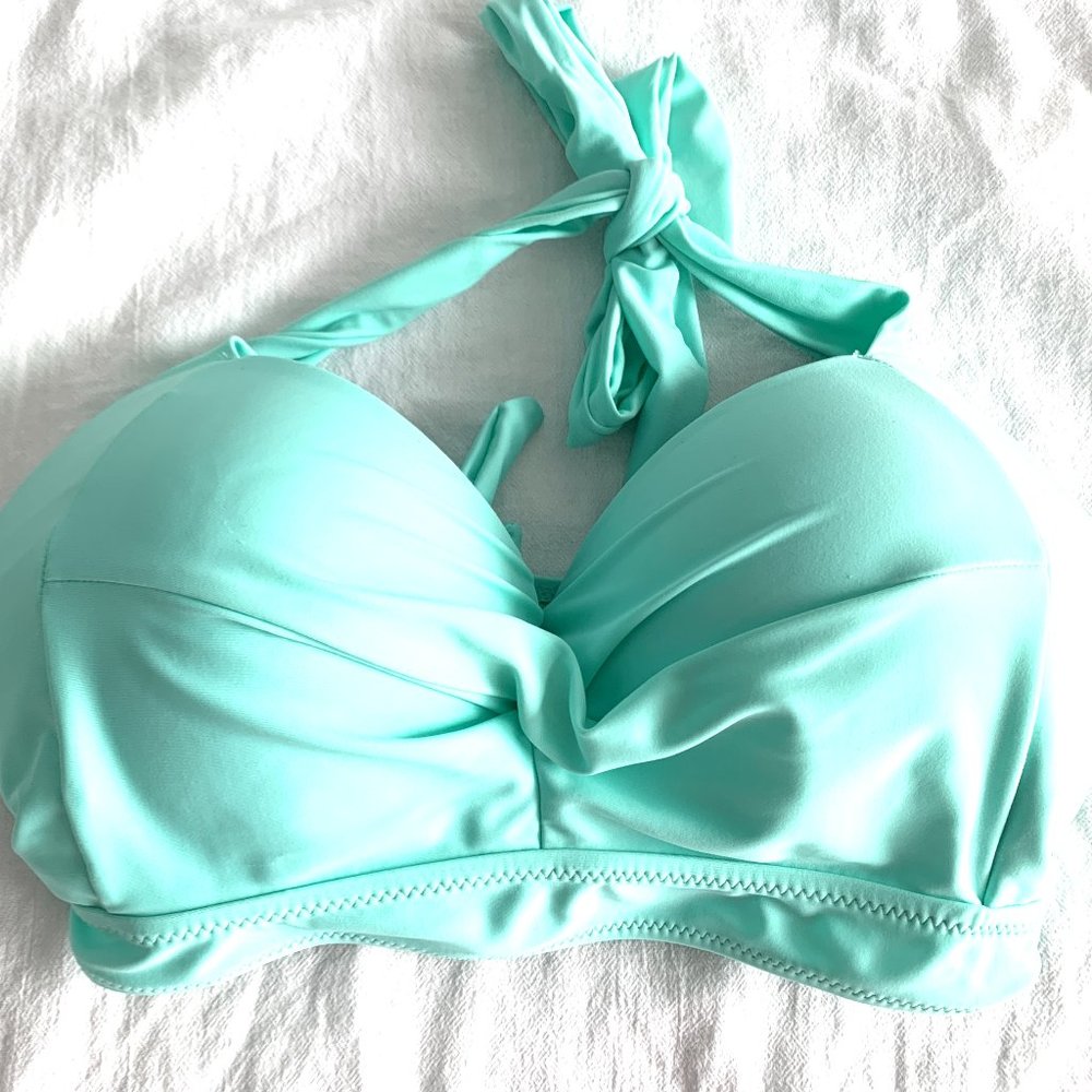 NWT Size Large Women's Bathing Suit Top.  Will fit a DD w/ Sm Back